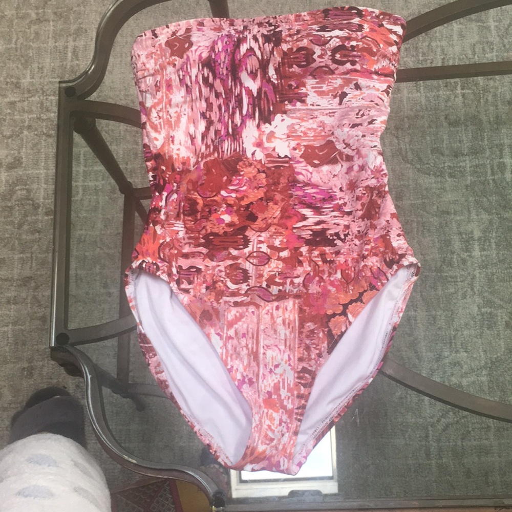 Strapless swimsuit